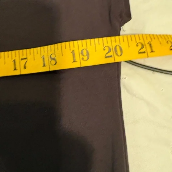 Green Envelope Black V-Neck Short Sleeve Top with Gold Zip size large - Picture 6 of 6